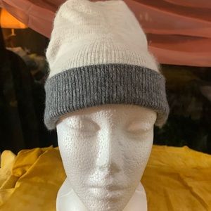 New Creamy White w Gray Undertones Beanie Hat Cap Reversible Light Gray Quality